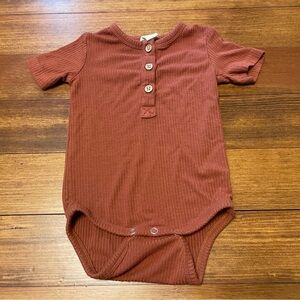 Kate Quinn Brown Ribbed Bamboo Bodysuit Onesie Size 3-6 Months